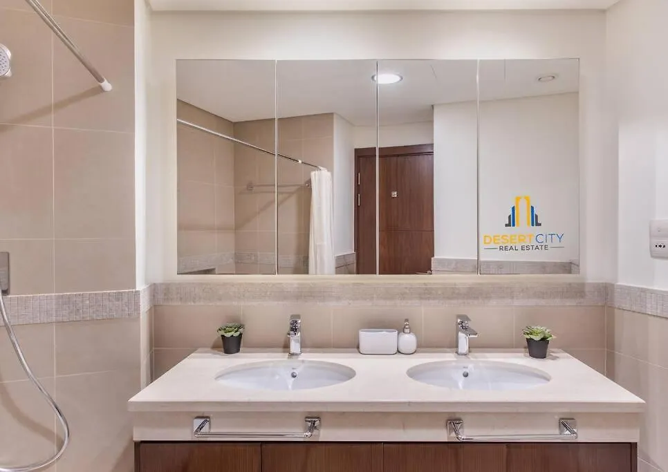 Luxurious 2 Bed Next To Burj Khalifa, Hosted By Desert City Stays Dubai Verenigde Arabische Emiraten